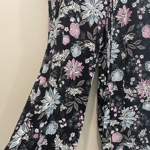 Loft cropped float pants. Size S